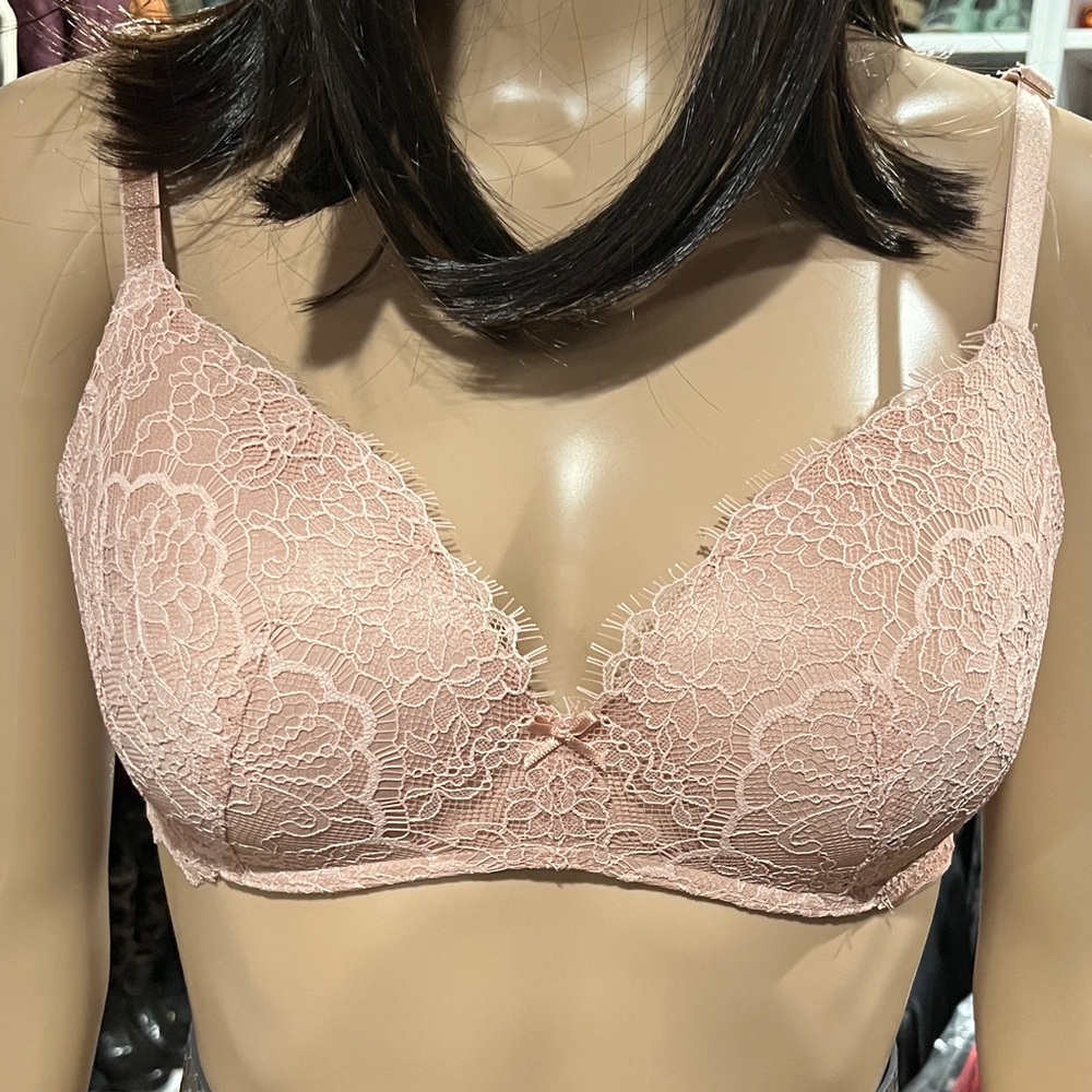 Victorias Secret Lace Bra no underwire in Soft Pink/nude 34D